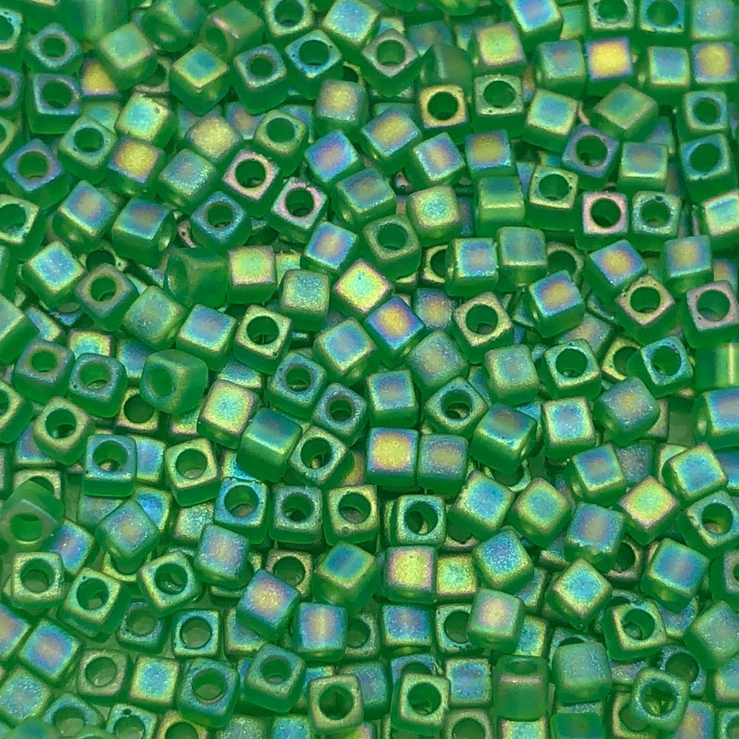#146FR Matte Transparent Green AB 1.8mm Cube