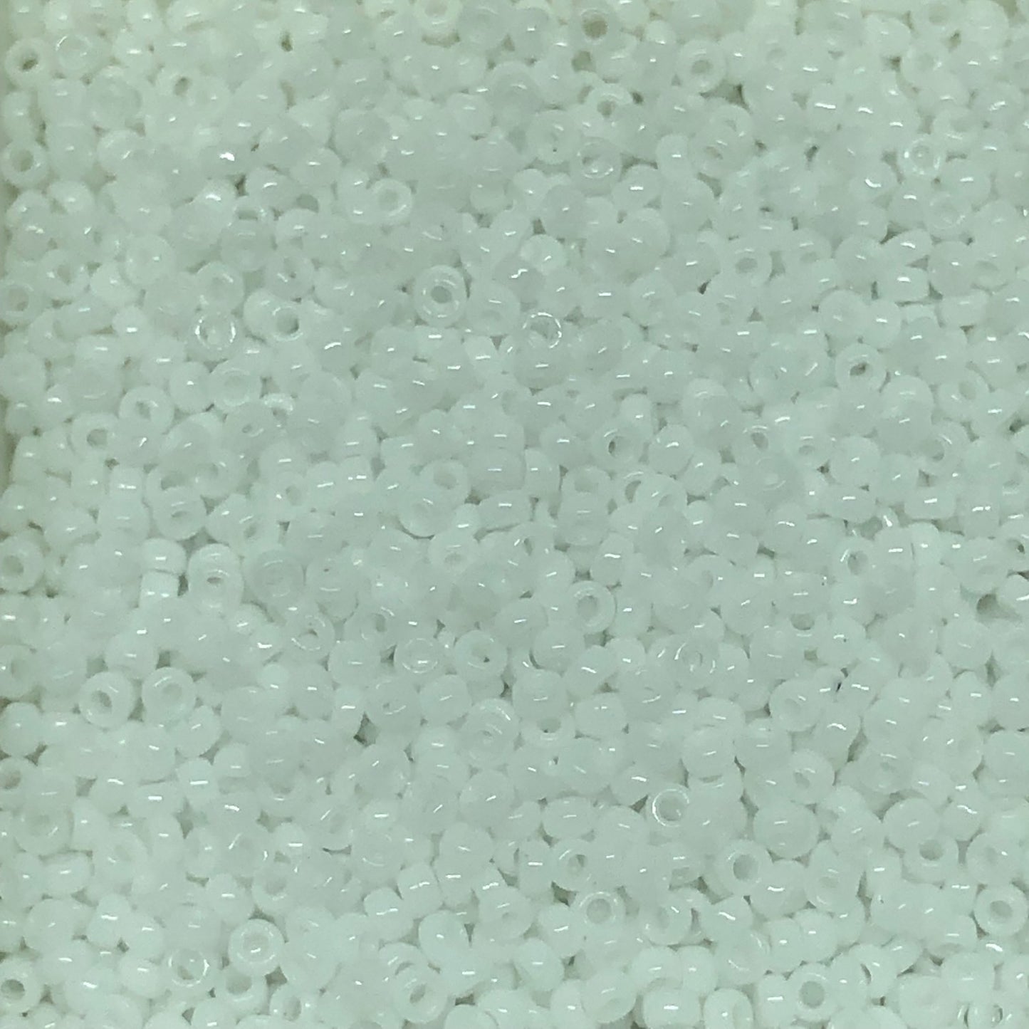 #402 Opaque Chalk White 15*