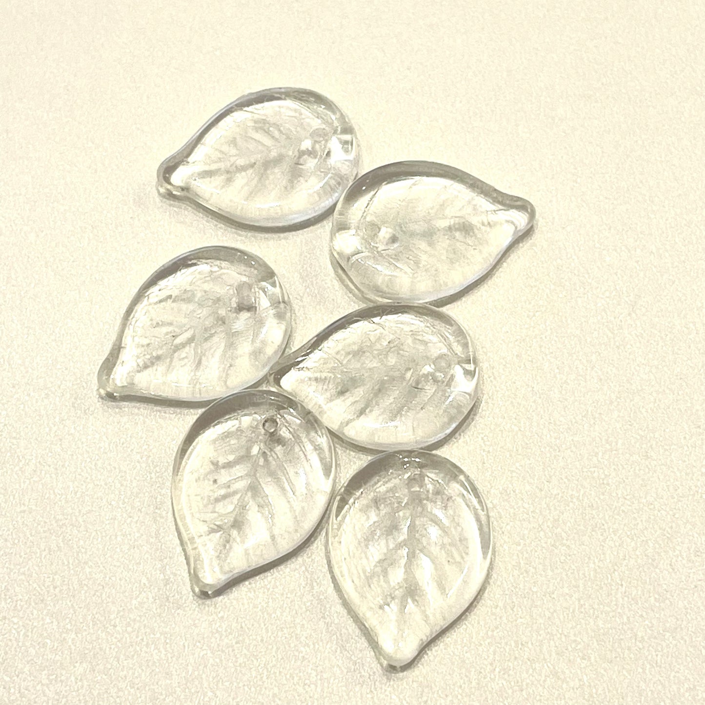 18X13mm Leaves Crystal Clear