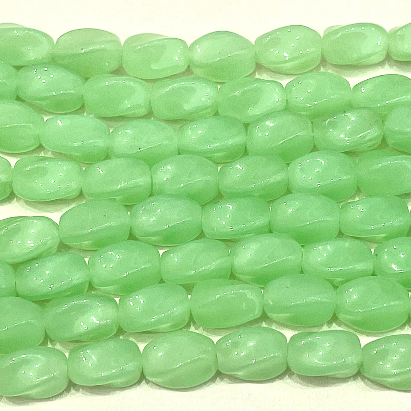9mm Twisted Rectangle Vaseline/Uranium Glass
