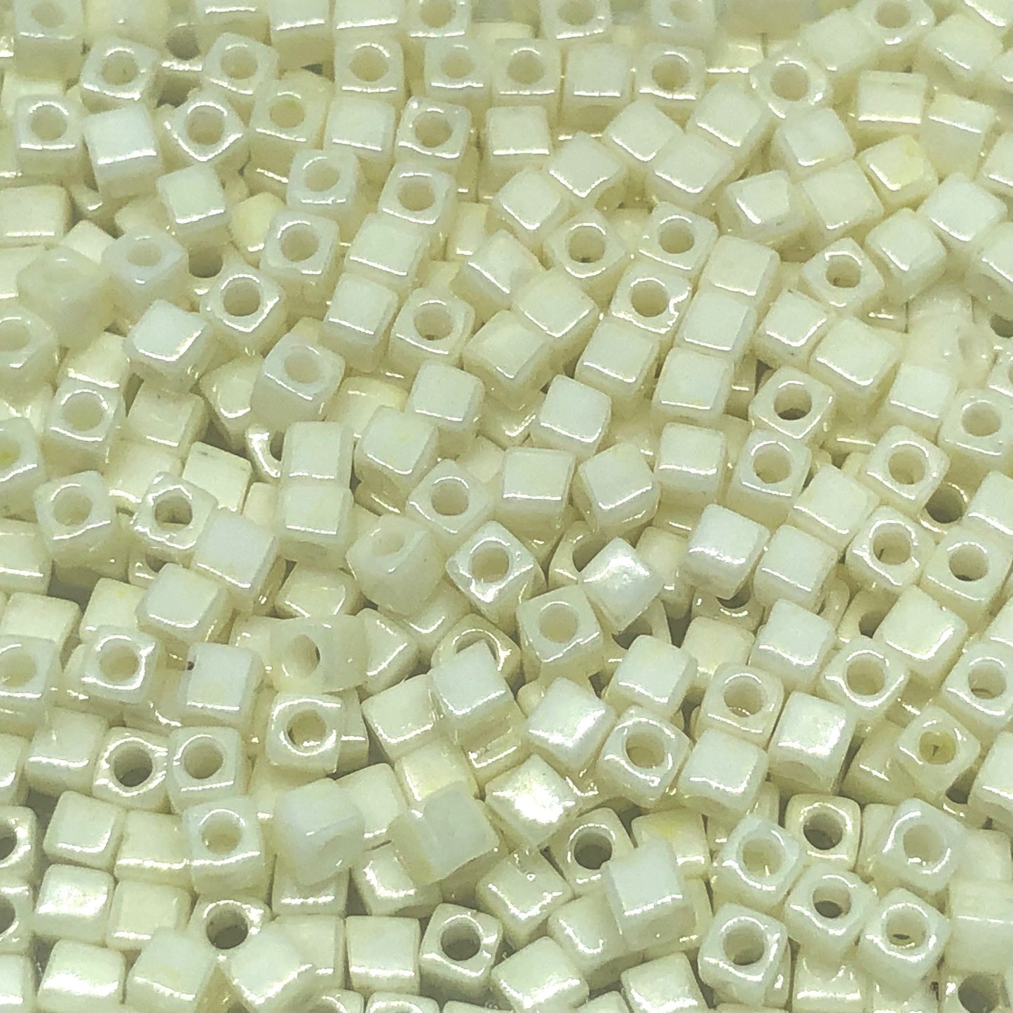 #421 Cream Ceylon 1.8mm Cube