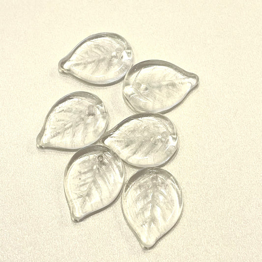 18X13mm Leaves Crystal Clear