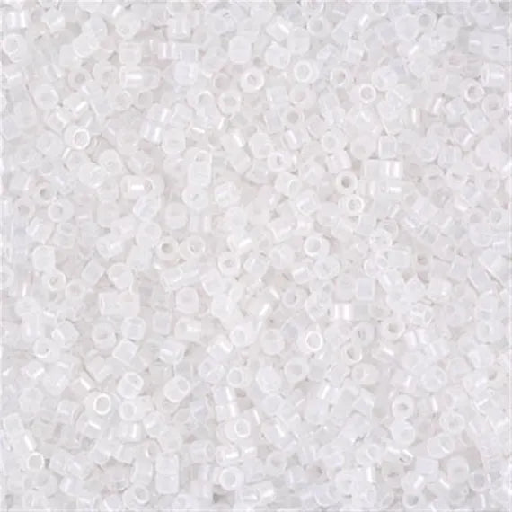 DB220 White Opal